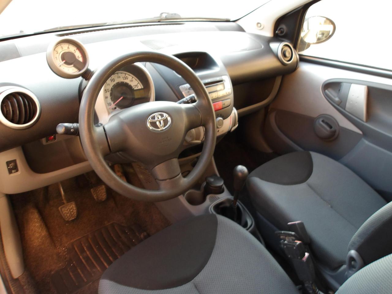 TOYOTA AYGO 5p 1.4d Sol