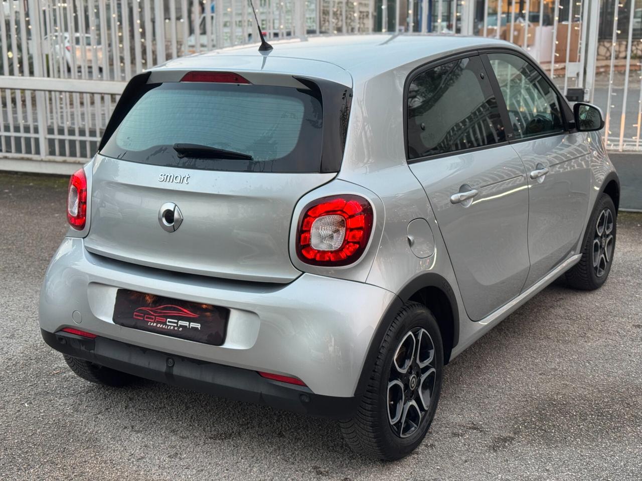 Smart ForFour 70 1.0 twinamic Prime LED PELLE