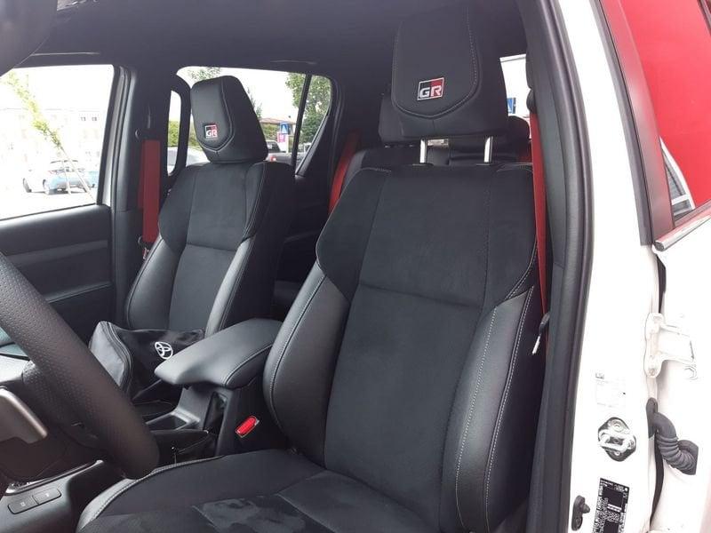 Toyota Hilux 2.8 D-4D A/T 4WD 4 porte Double Cab GR SPORT