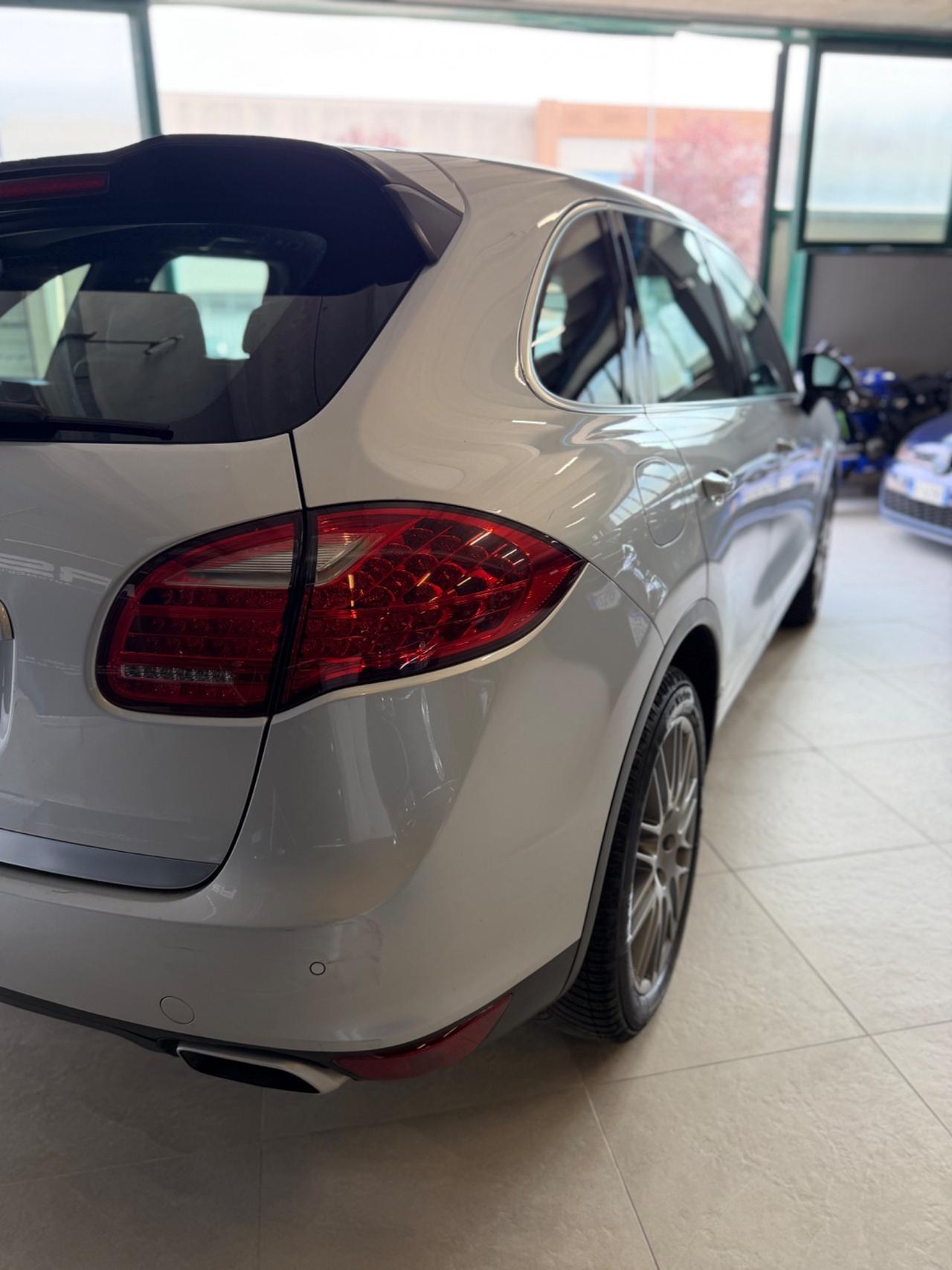 Porsche CAYENNE 3.0 V6 BOSE KMCERT UNICOPR
