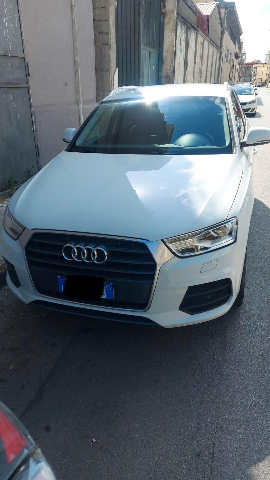 Audi Q3 2.0 TDI 120 CV Business