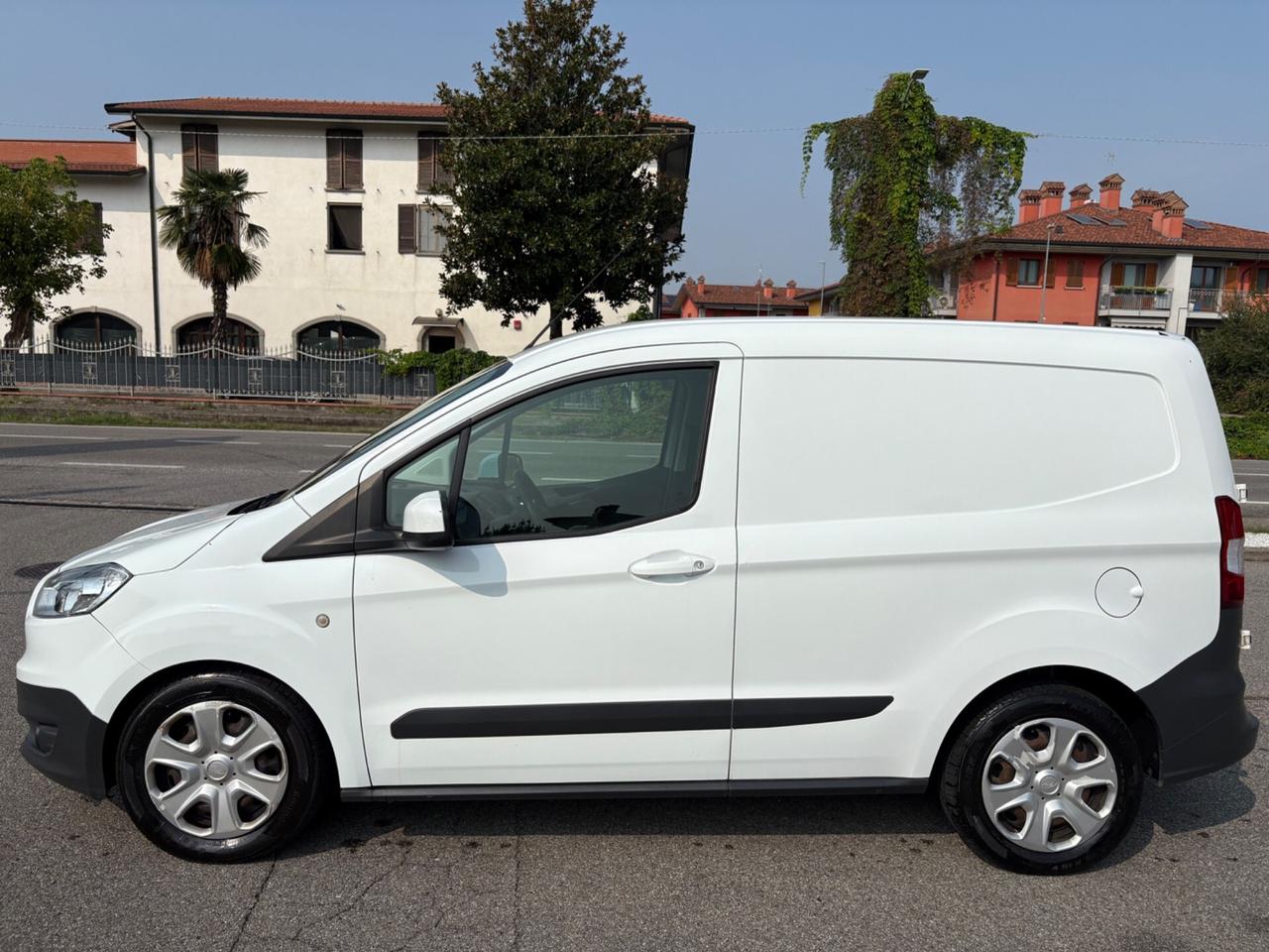 Ford Transit Courier *EURO6*