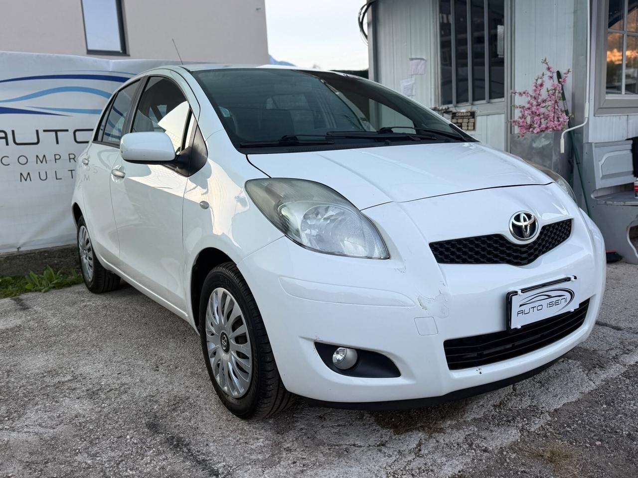 Toyota Yaris 1.3 5 porte SOLO 98.000 KM NEOPATENTATI OK