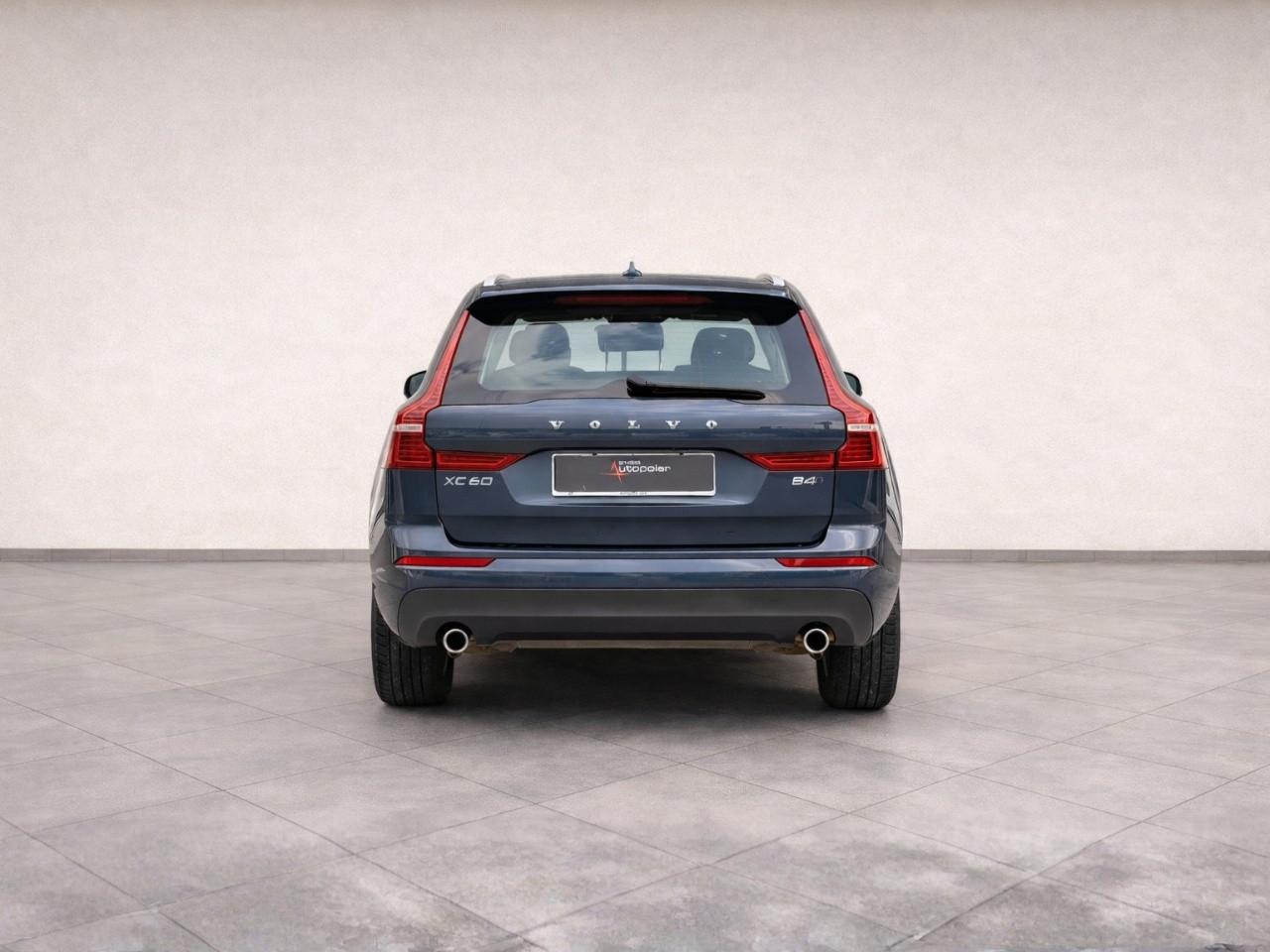 VOLVO XC60 B4 AWD MOMENTUM AUTO
