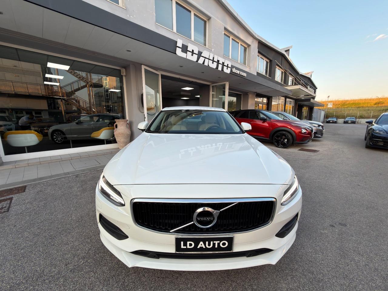 Volvo S90 D5 AWD Geartronic Momentum