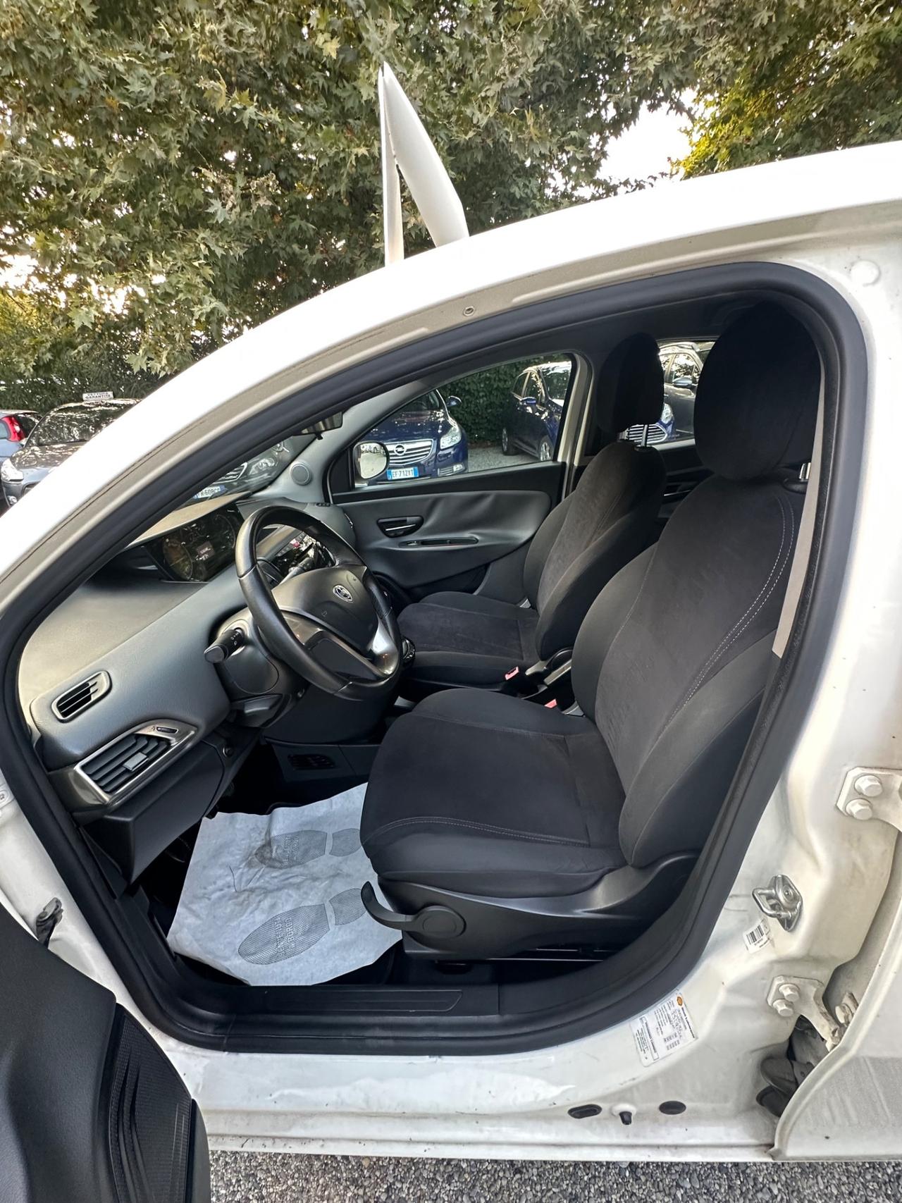 Lancia Ypsilon 1.2 69 CV 5 porte GPL Ecochic Gold