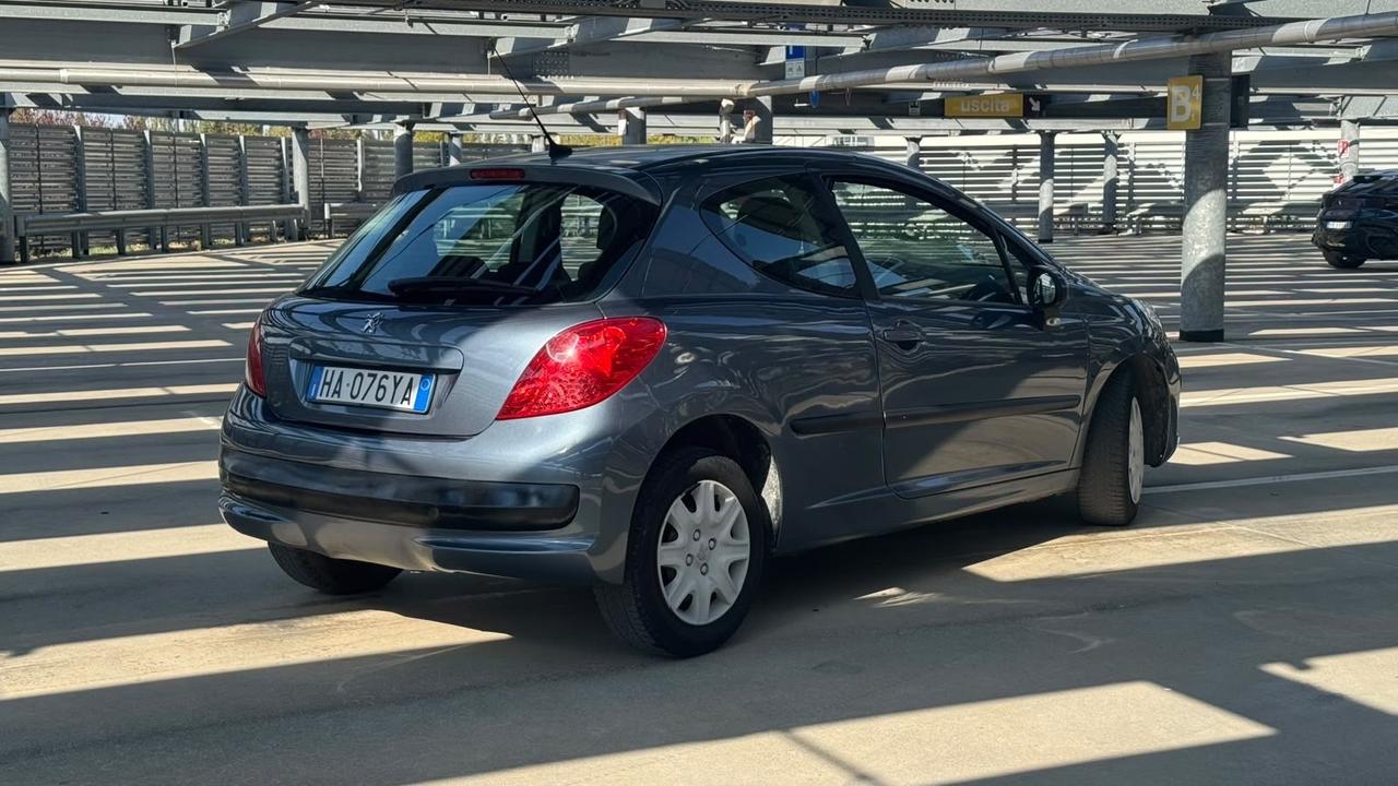 Peugeot 207 1.4 8V 75CV 5p. X Line
