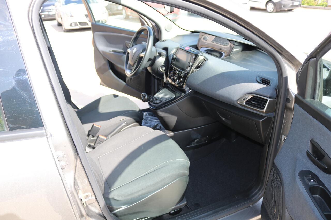 Lancia Ypsilon 1.0 FireFly 5 porte S&S Hybrid Gold