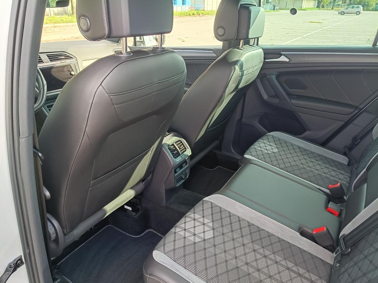 Volkswagen Tiguan R-LINE #50664