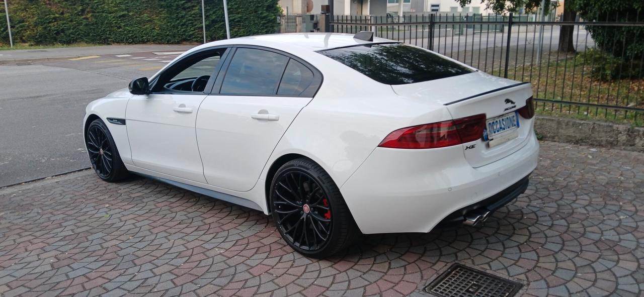 Jaguar XF 2.0 D 180 cv automatica look sportivo
