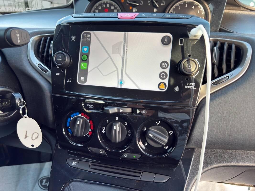 Lancia Ypsilon III 1.0 firefly hybrid Gold s&s 70cv con CarPlay