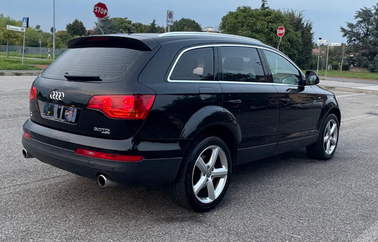 Audi Q7 3.0 TDI 233CV Sline 7Posti quattro