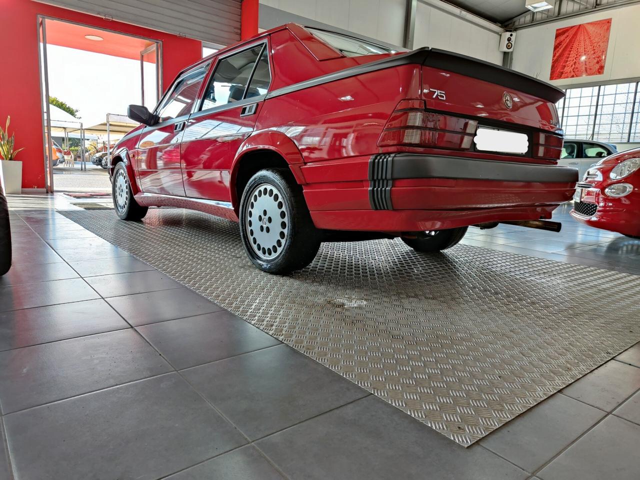 Alfa Romeo 75 1.8i turbo America