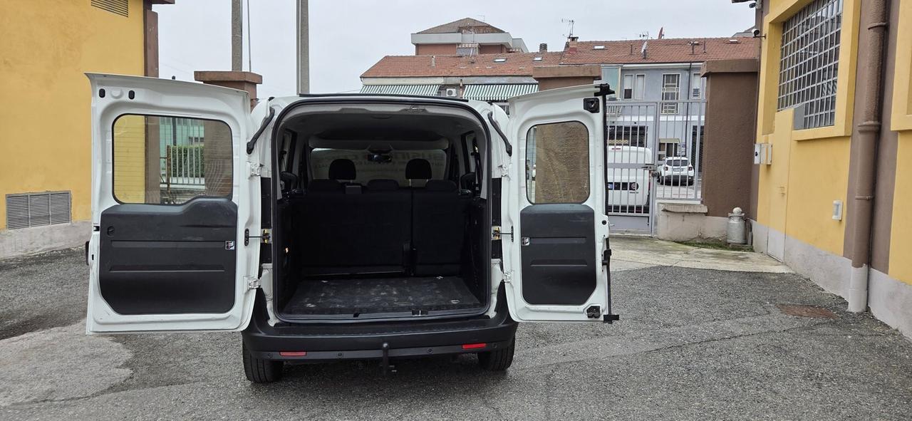 Fiat DOBLO' 1.6 MTJ 120 CV CH1 EASY CON GANCIO TRAINO OMOL AUTOCARRO 5 POSTI + IVA