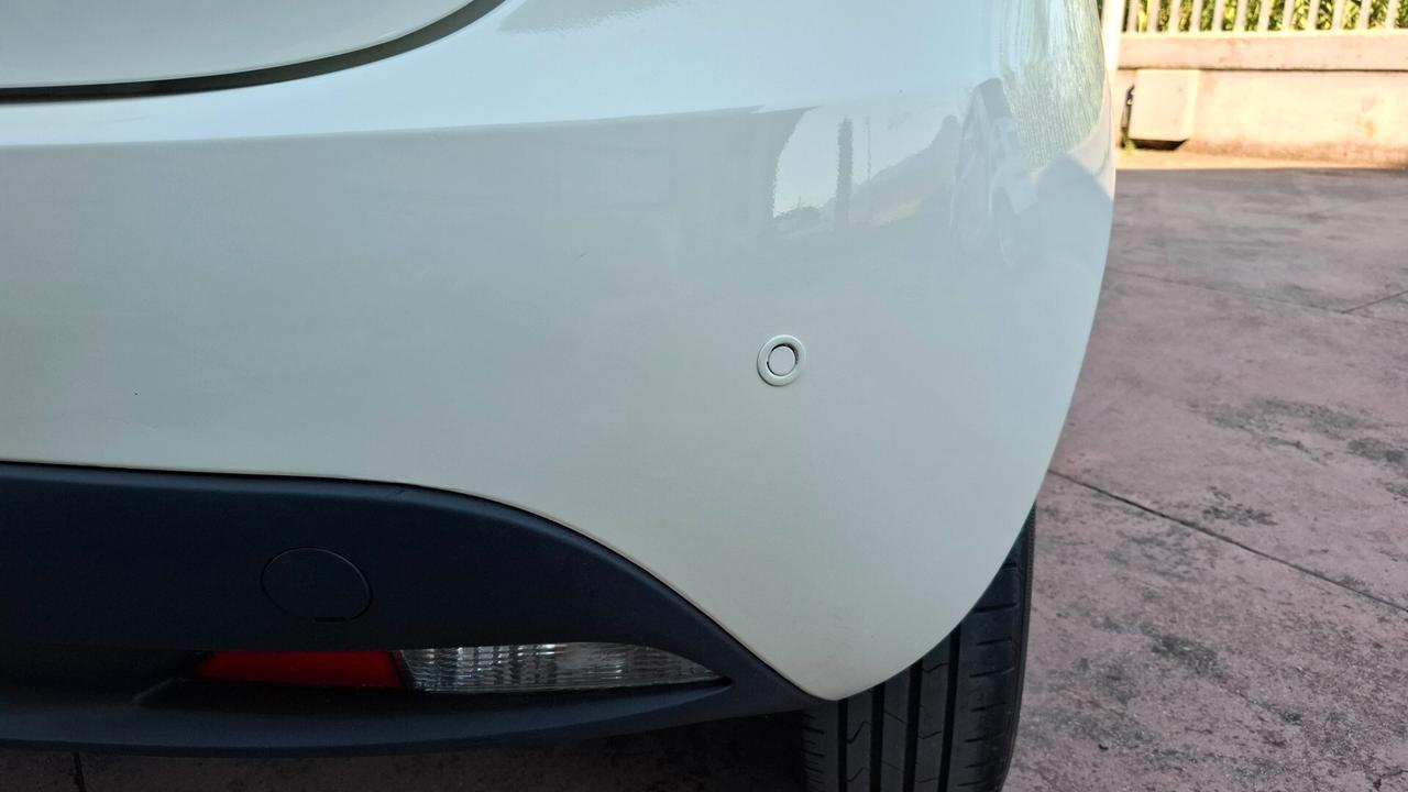 Lancia Ypsilon 1.2 69 CV 5 porte GPL Ecochic Elefantino Blu--- PER NEOPATENTATI