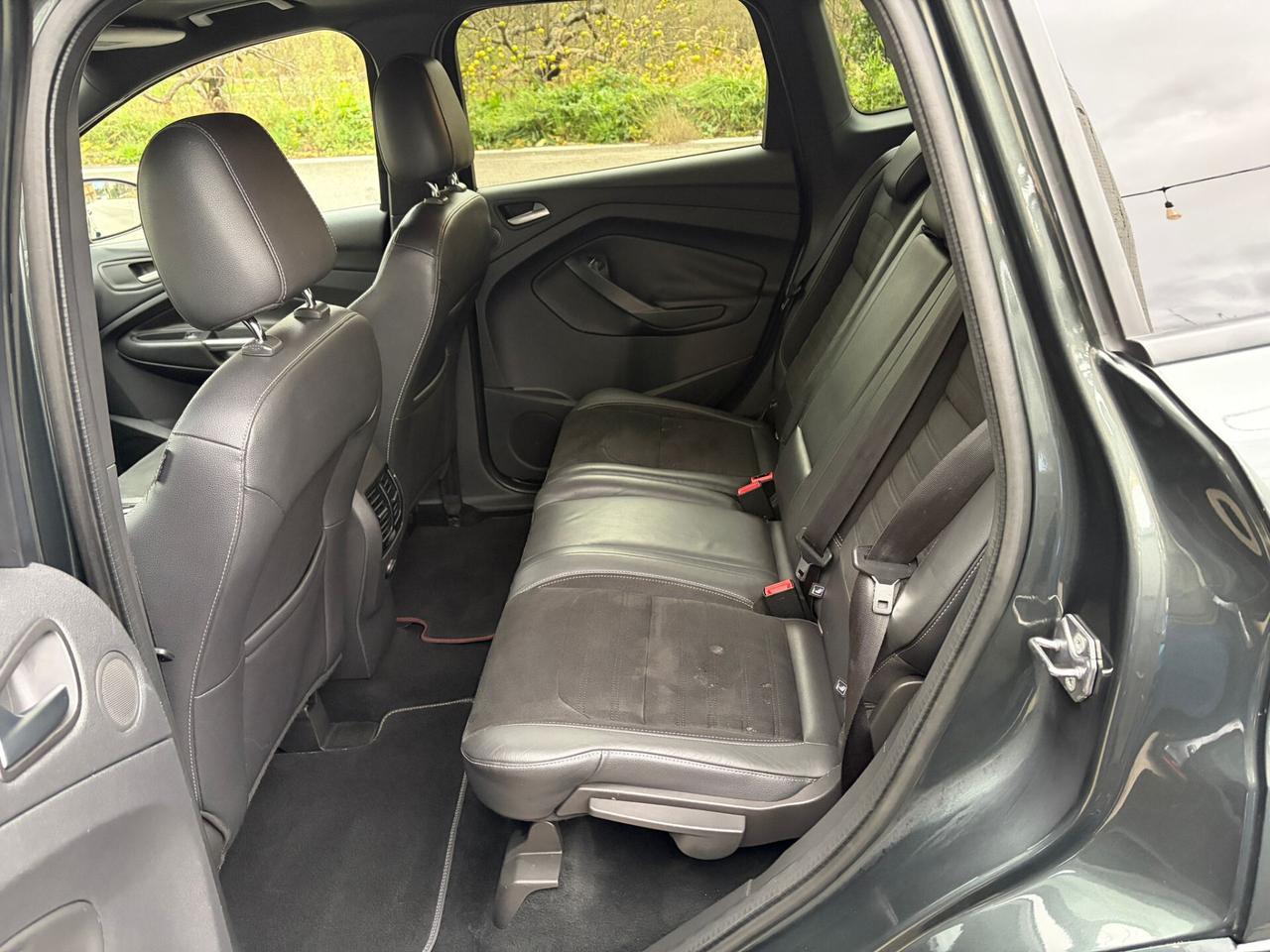 Ford Kuga 2.0 TDCI 150CV 4WD TETTO Powershift ST-Line