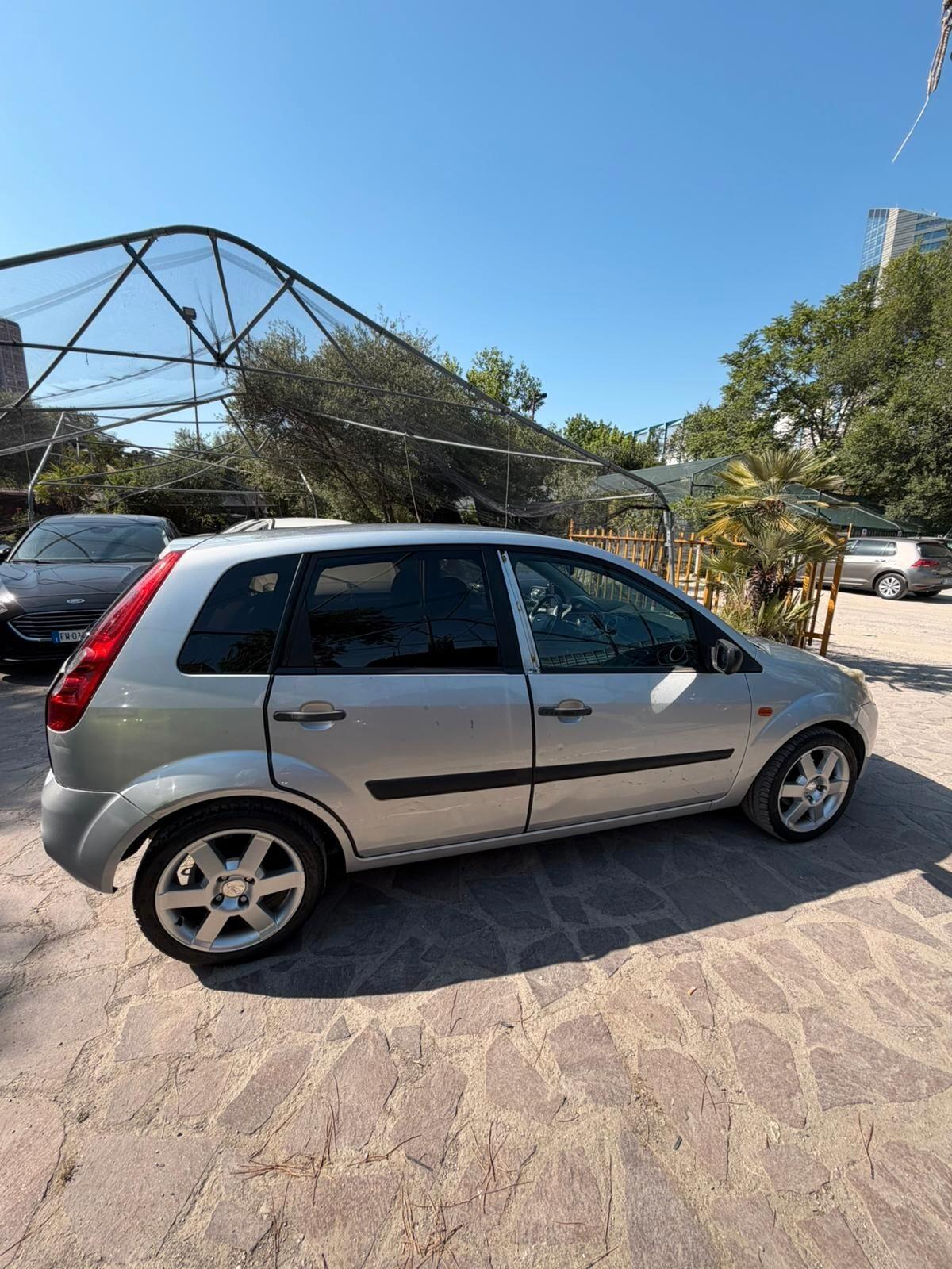 Ford Fiesta 1.4 TDCi 5p. Ghia