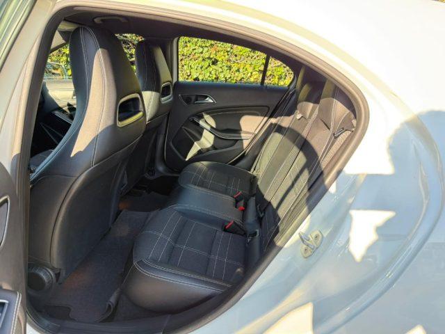 MERCEDES-BENZ A 180 CDI Automatic Premium NAVI - XENO - PDC - 17