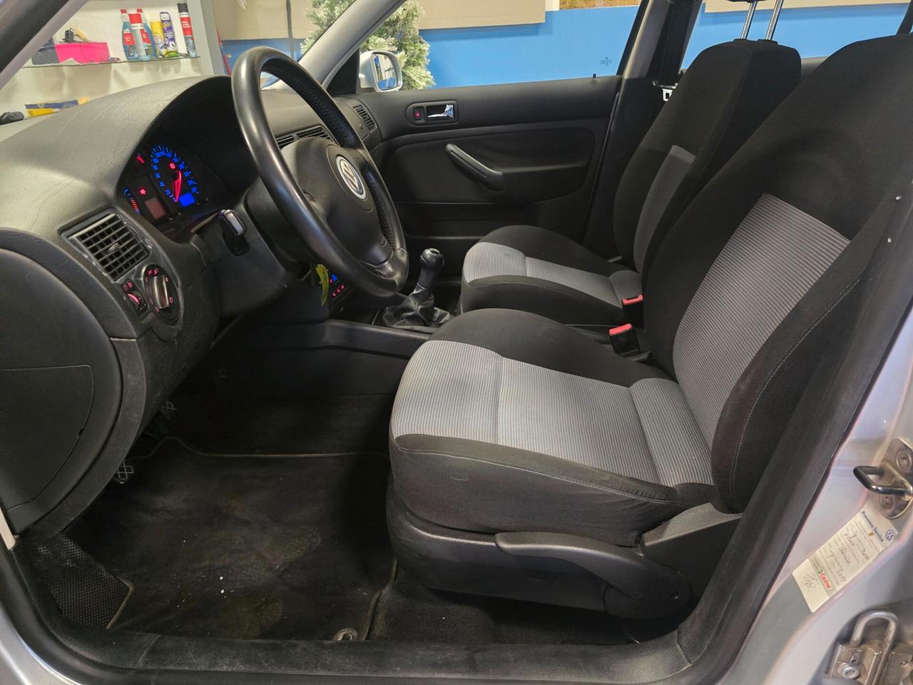 Volkswagen Golf 1.6 16V FSI 3p. Comfortline