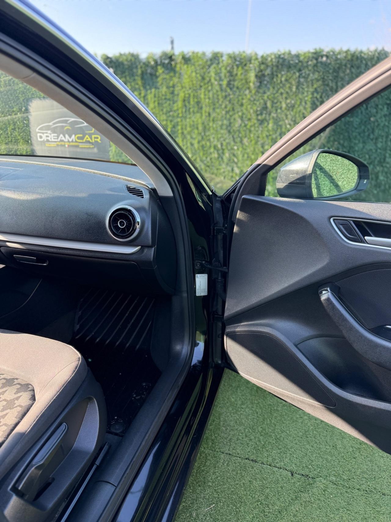 Audi A3 2014 1.6 DIESEL NEOPATENTATI FARI LED NAVI FULL