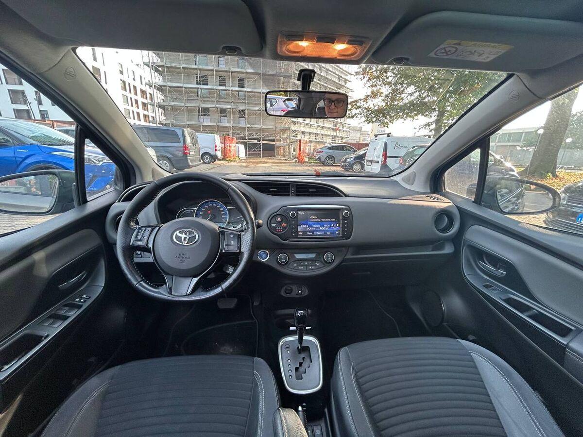 Toyota Yaris 1.5h Trend Red Edition 5p