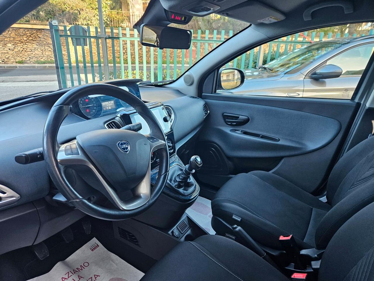 Lancia Ypsilon 1.0 FireFly 5 porte S&S Hybrid Gold