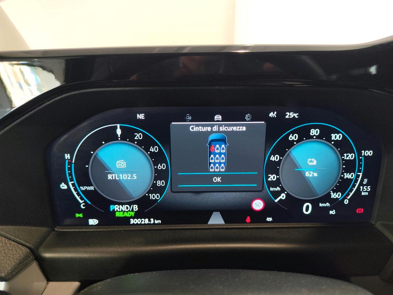 VOLKSWAGEN T7 Caravelle e-Caravelle Window Short Life electric 160kW 340 cv automatic 3100mm
