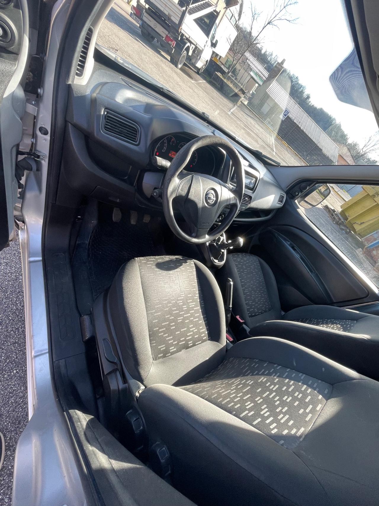 Opel Combo 1.6 diesel con 83.000km