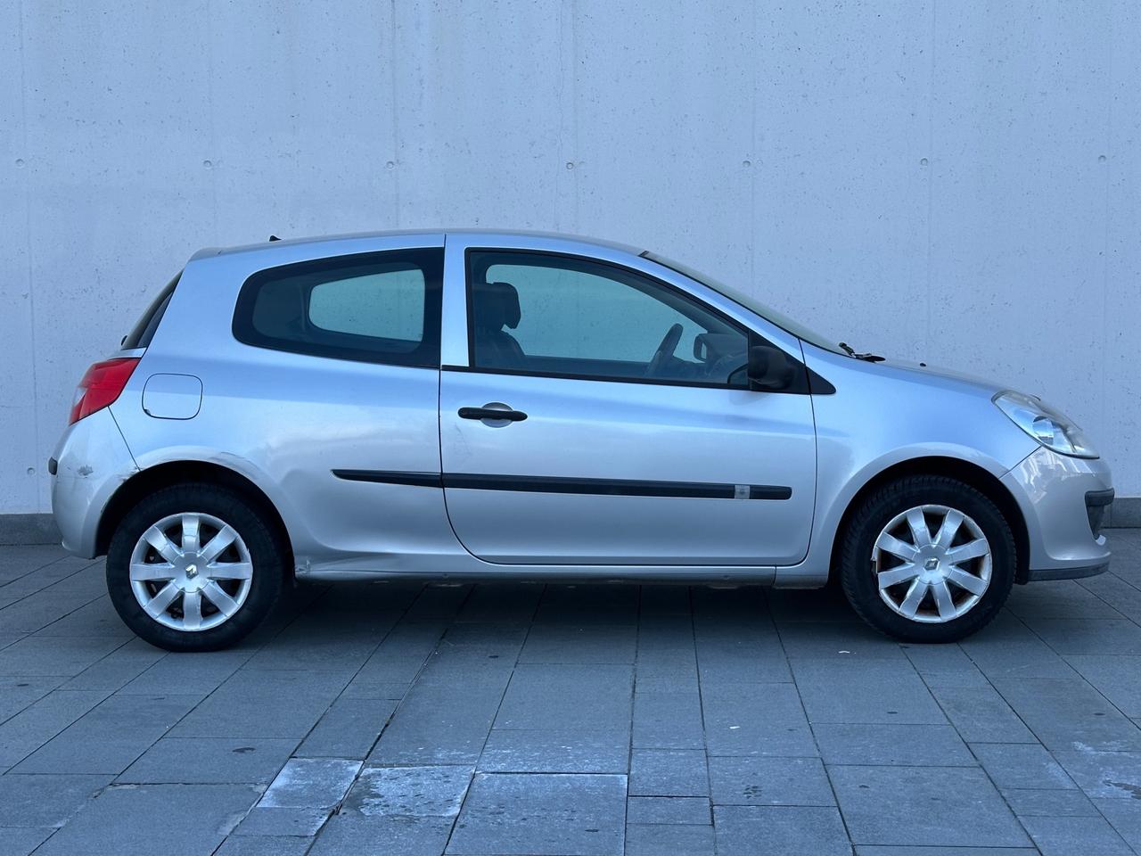Renault Clio 1.2 16V 3 porte Neopatentati