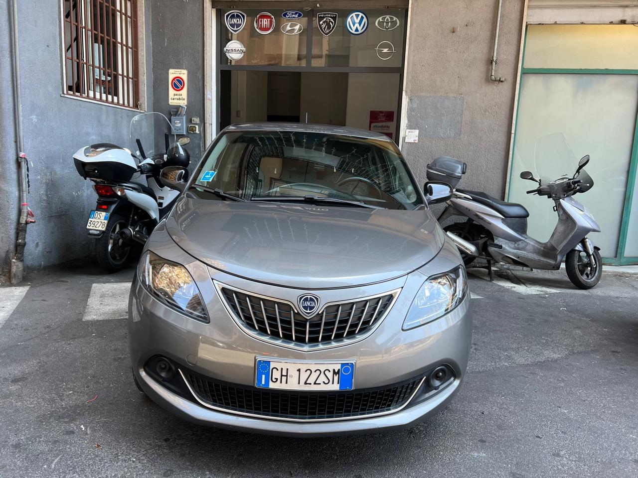 Lancia Ypsilon 1.0 FireFly 5 porte S&S Hybrid Ecochic Silver