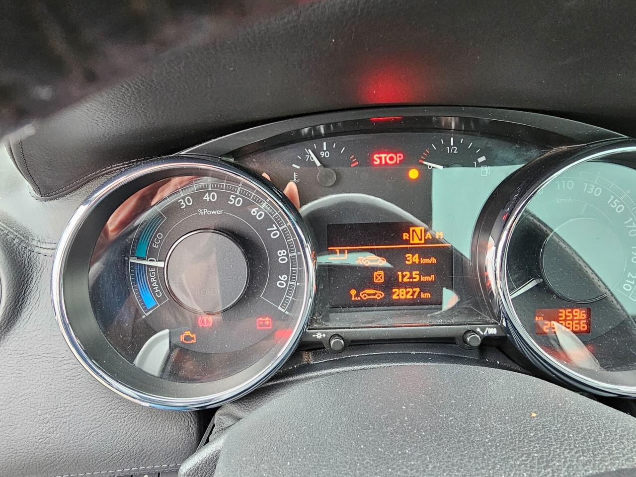 Peugeot 3008 HYbrid4 99g BATTERIA ROTTA