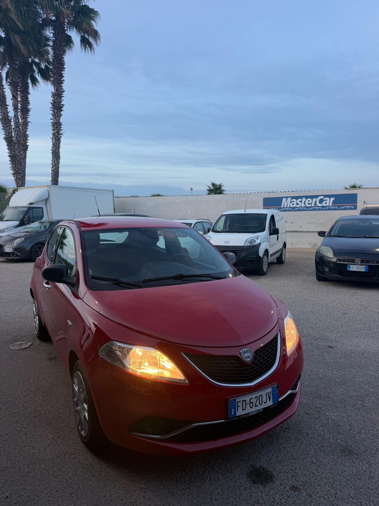 Lancia Ypsilon 1.2 69 CV 5 porte Platinum