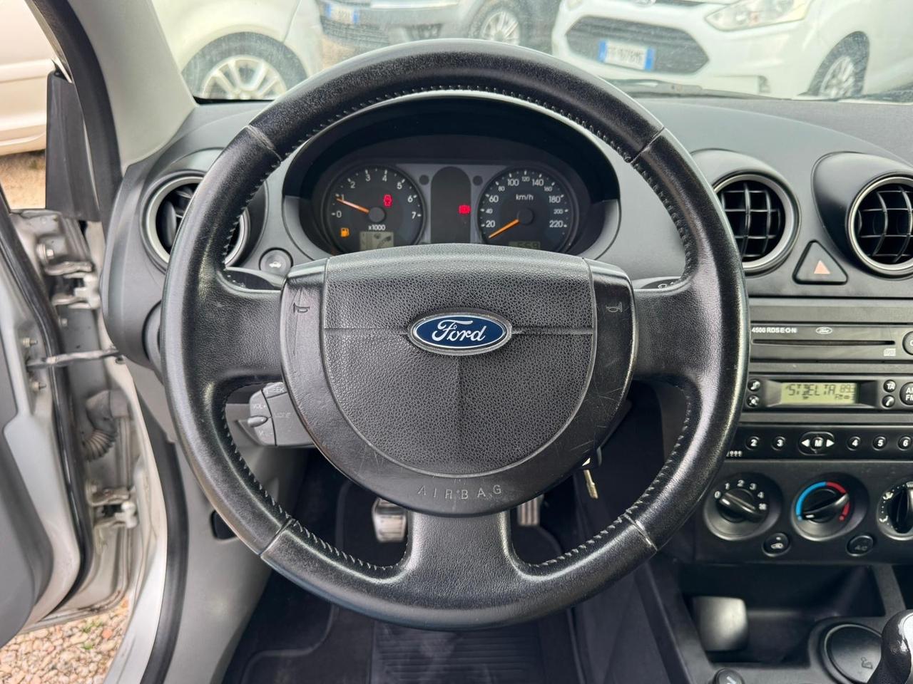 Ford Fiesta 1.2 16V 3p. Ghia Neopatentati