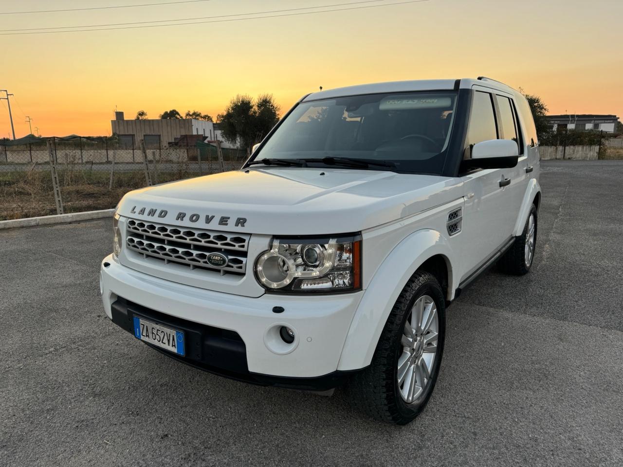 Land Rover Discovery 4 3.0 SDV6 245CV Black&White Limited Edition