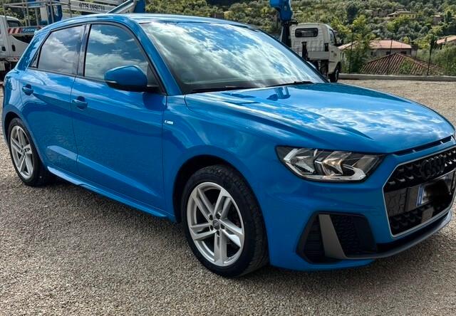 Audi A1 SPB 25 TFSI S line edition interno esterno luci ambient