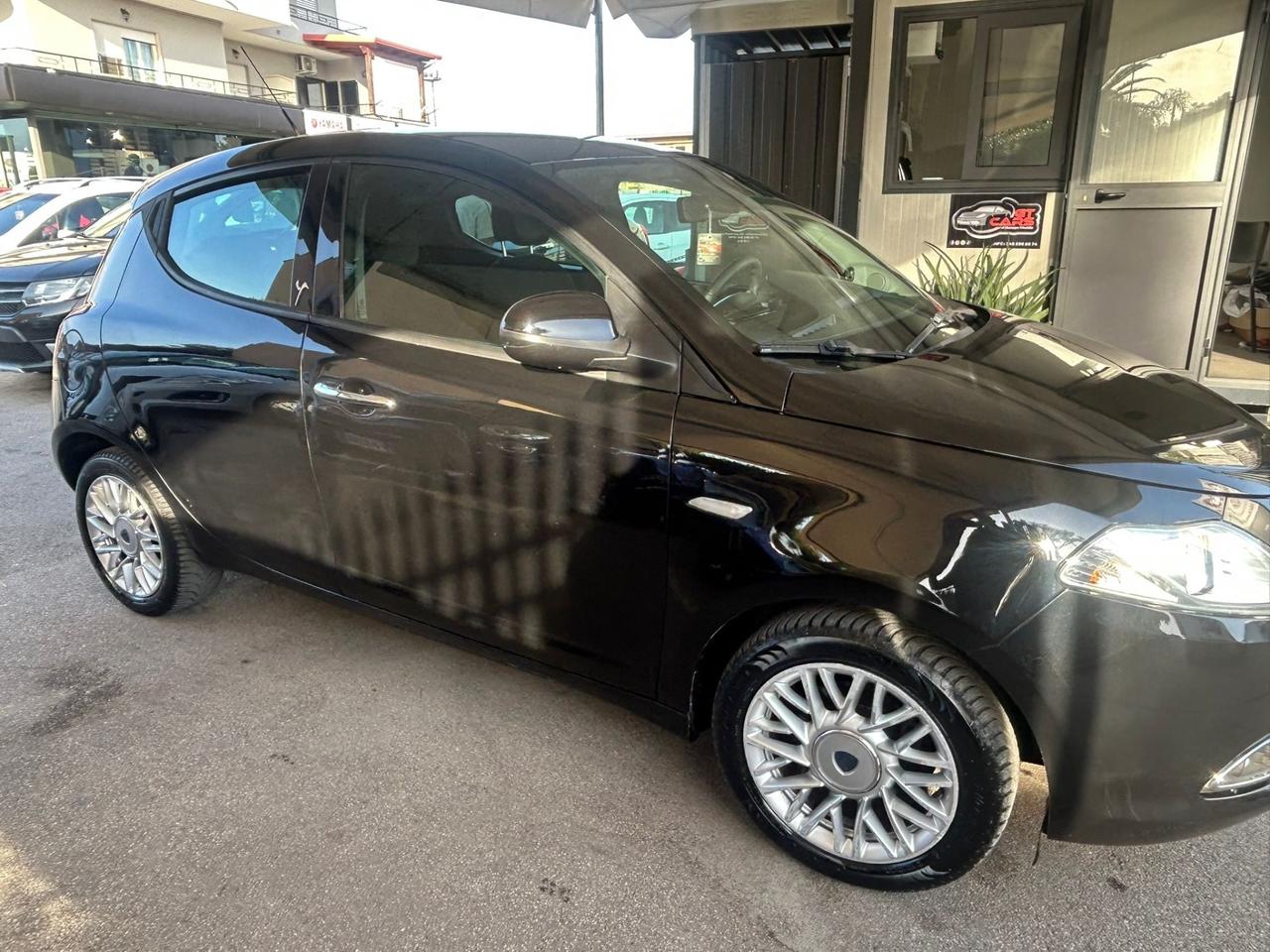 Lancia Ypsilon 1.2 69 CV 5 porte Platinum