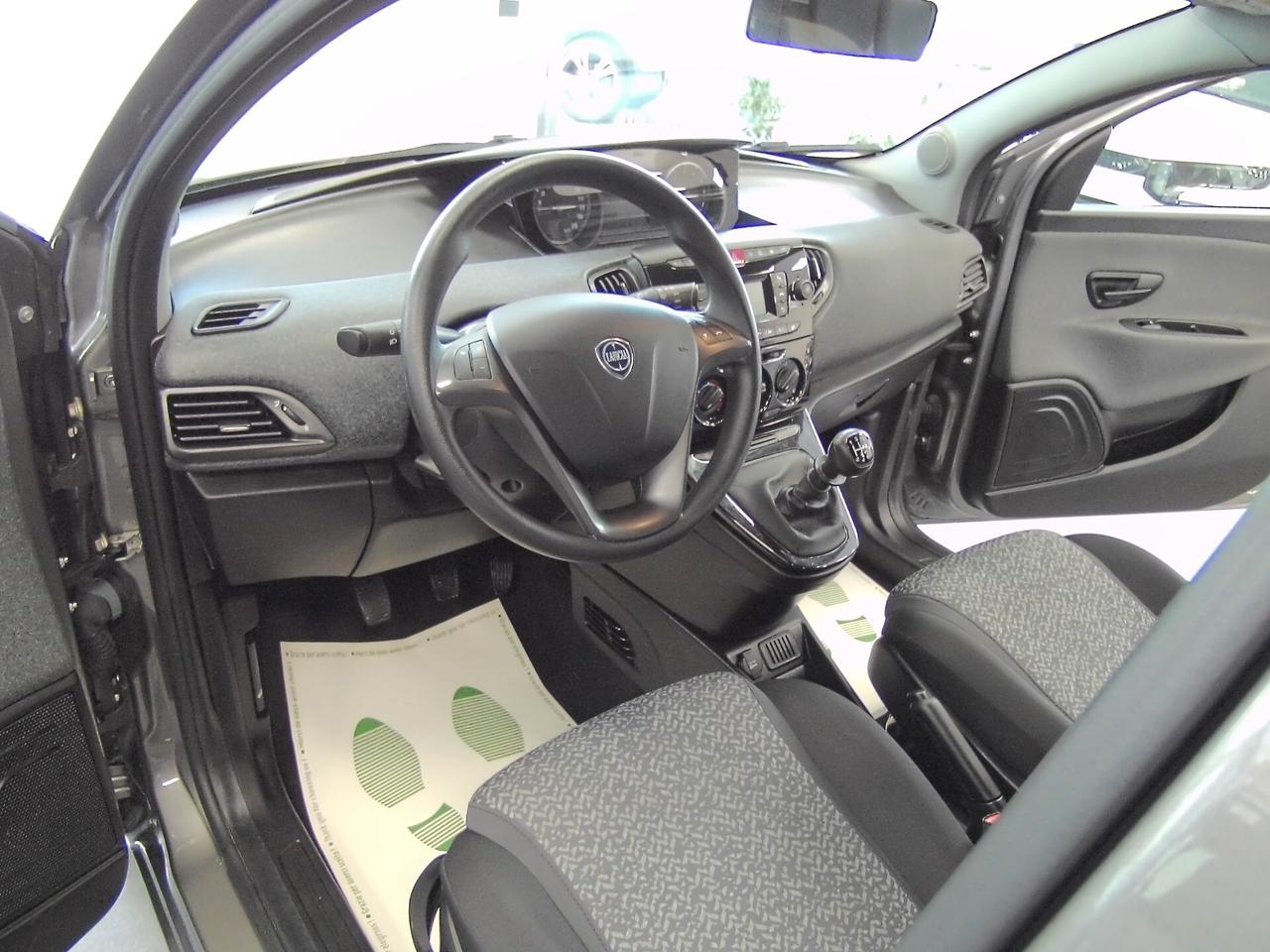 Lancia Ypsilon 1.0 FireFly 5 porte S&S Hybrid Silver Plus