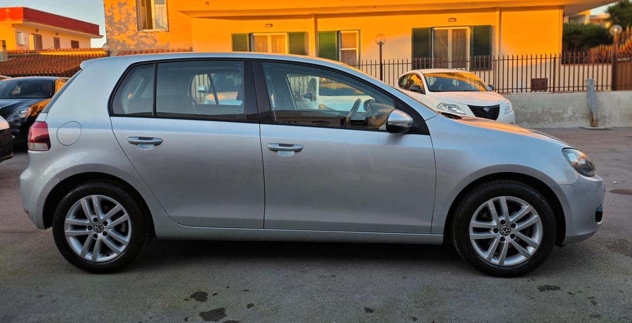 Volkswagen Golf 1.6 TDI DPF DSG 5p. Highline