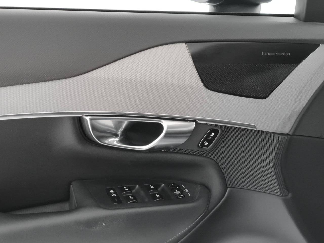 Volvo XC90 2.0 b5 Core awd 7 Posti