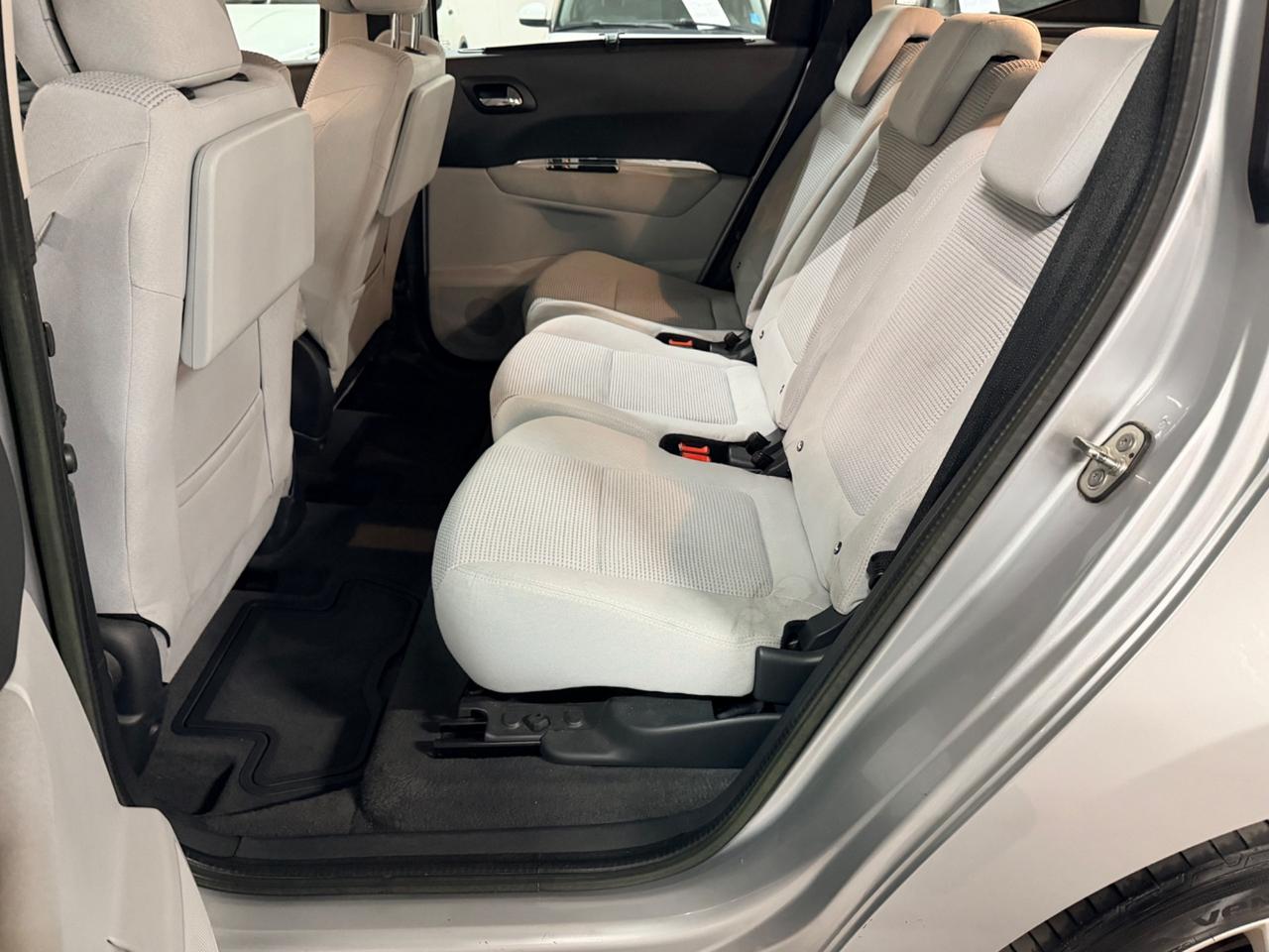 Peugeot 5008 1.6 e-HDi 112CV Stop&Start cambio robotizzato Active