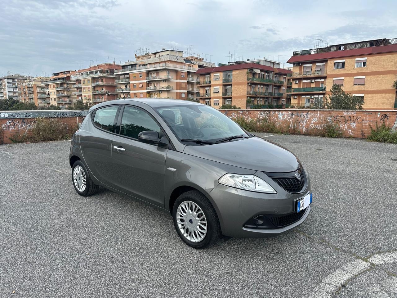 Lancia Ypsilon 1.0 Firefly Hybrid Silver