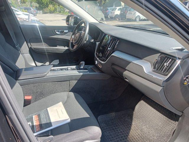 VOLVO XC60 B4 (d) Geartronic Momentum HYBRID/DIESEL