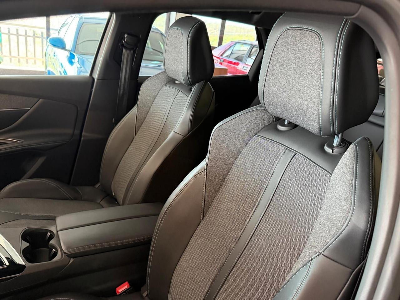 Peugeot 3008 1.5 BLUEHDI 130 cv. Eat8 ALLURE (Nav)