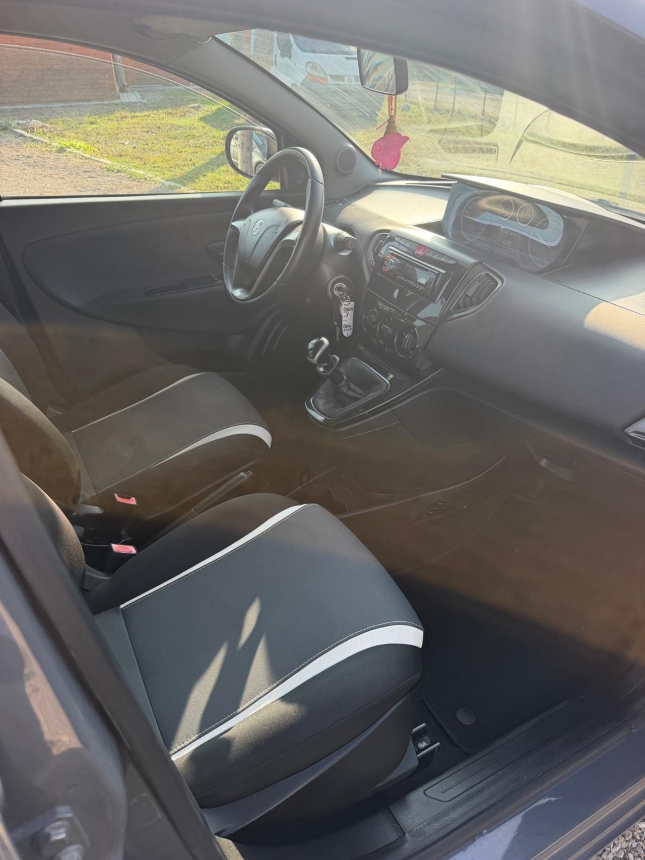 Lancia Ypsilon 1.2 69 CV 5 porte GPL Ecochic Gold