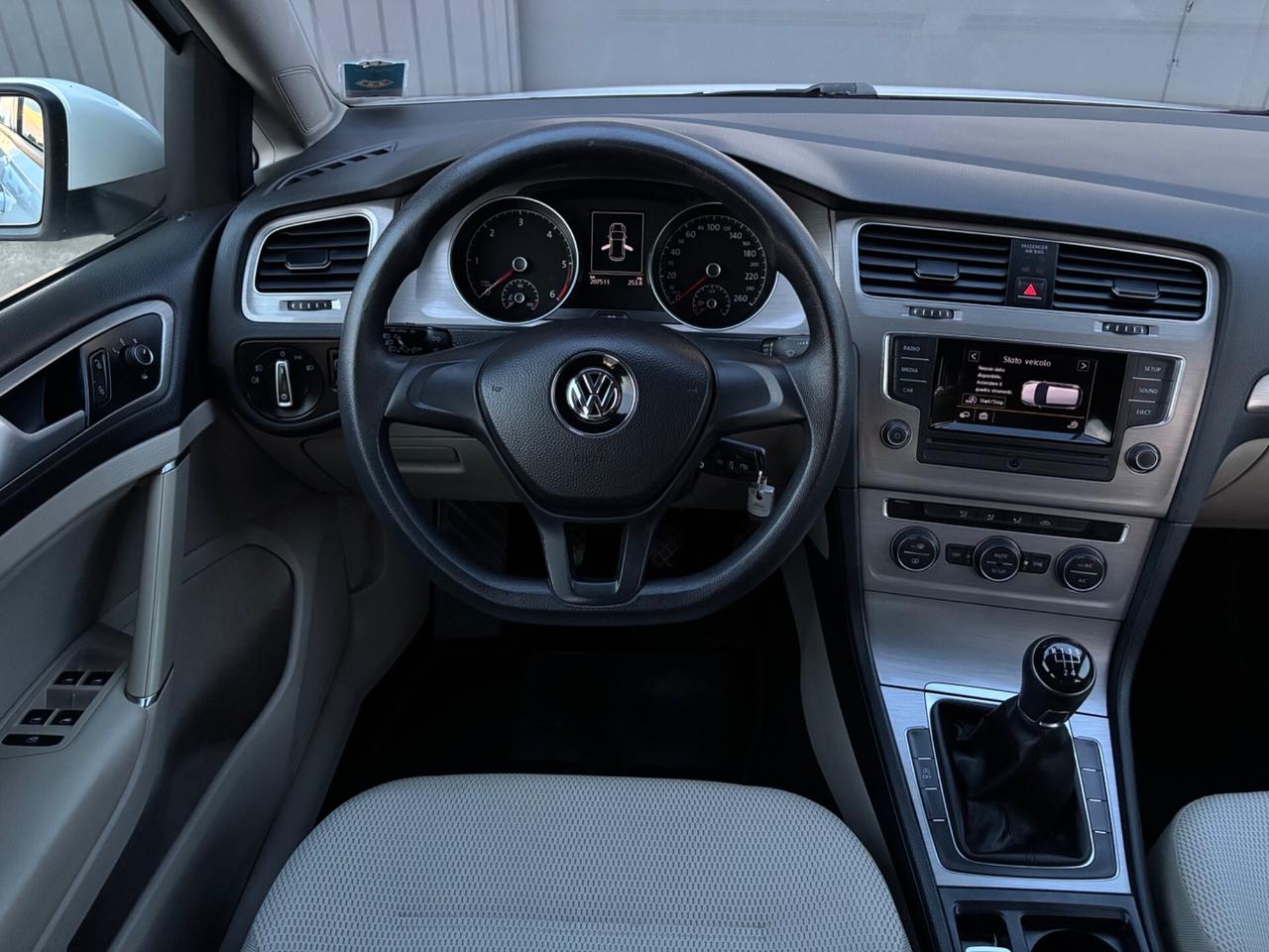 Volkswagen Golf 1.6 TDI. Neopatentati. Garanzia