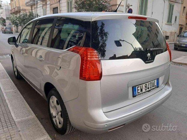 PEUGEOT 5008 1.6 HDi 114CV 7 POSTI NAVI