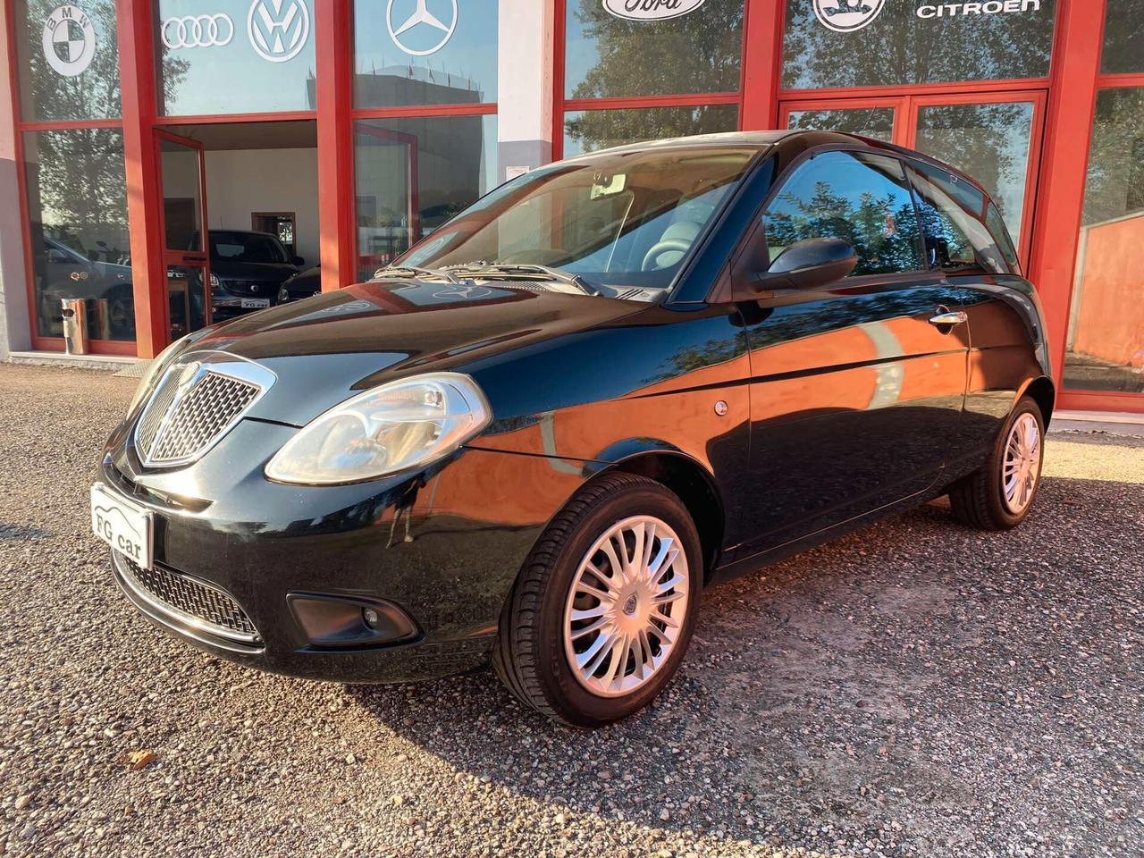 Lancia Ypsilon 1.2 Argento 60Cv NEOPATENTATI