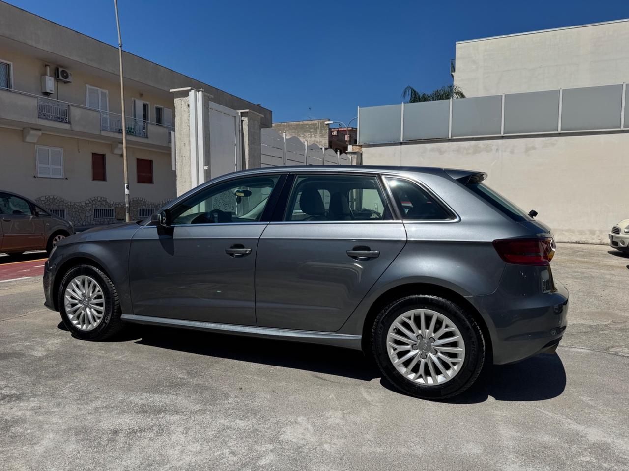 Audi A3 Sportback 1.6 DIESEL 105CV 2013