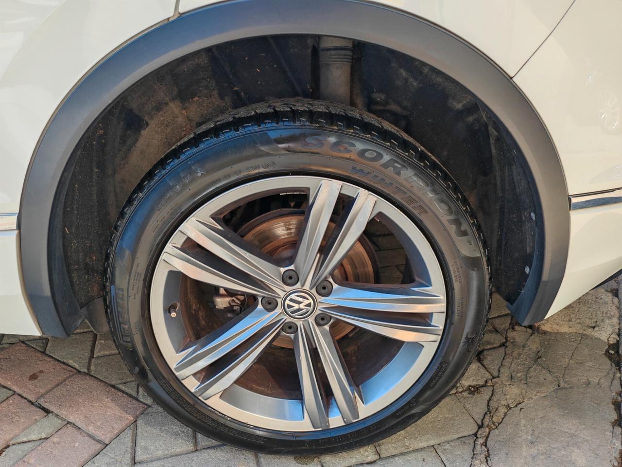Volkswagen Tiguan R-Line incidentata/sinistrata