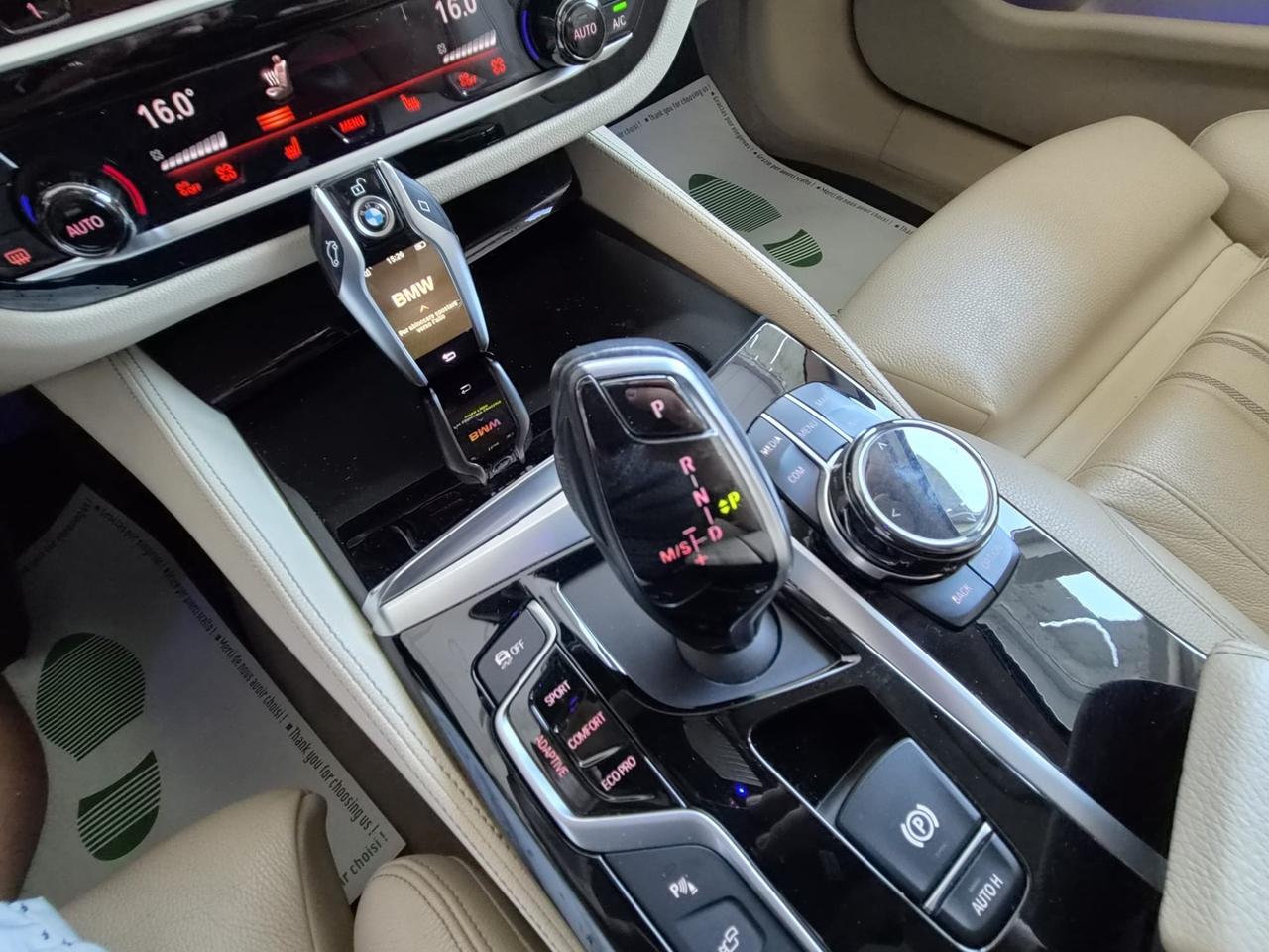 Bmw 530d xDrive Luxury 265cv STRAFUL !!